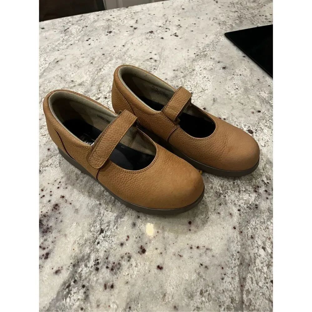 DREW Tan Leather Mary Jane Shoes (Drew size 7-1/2M) 9-1/2